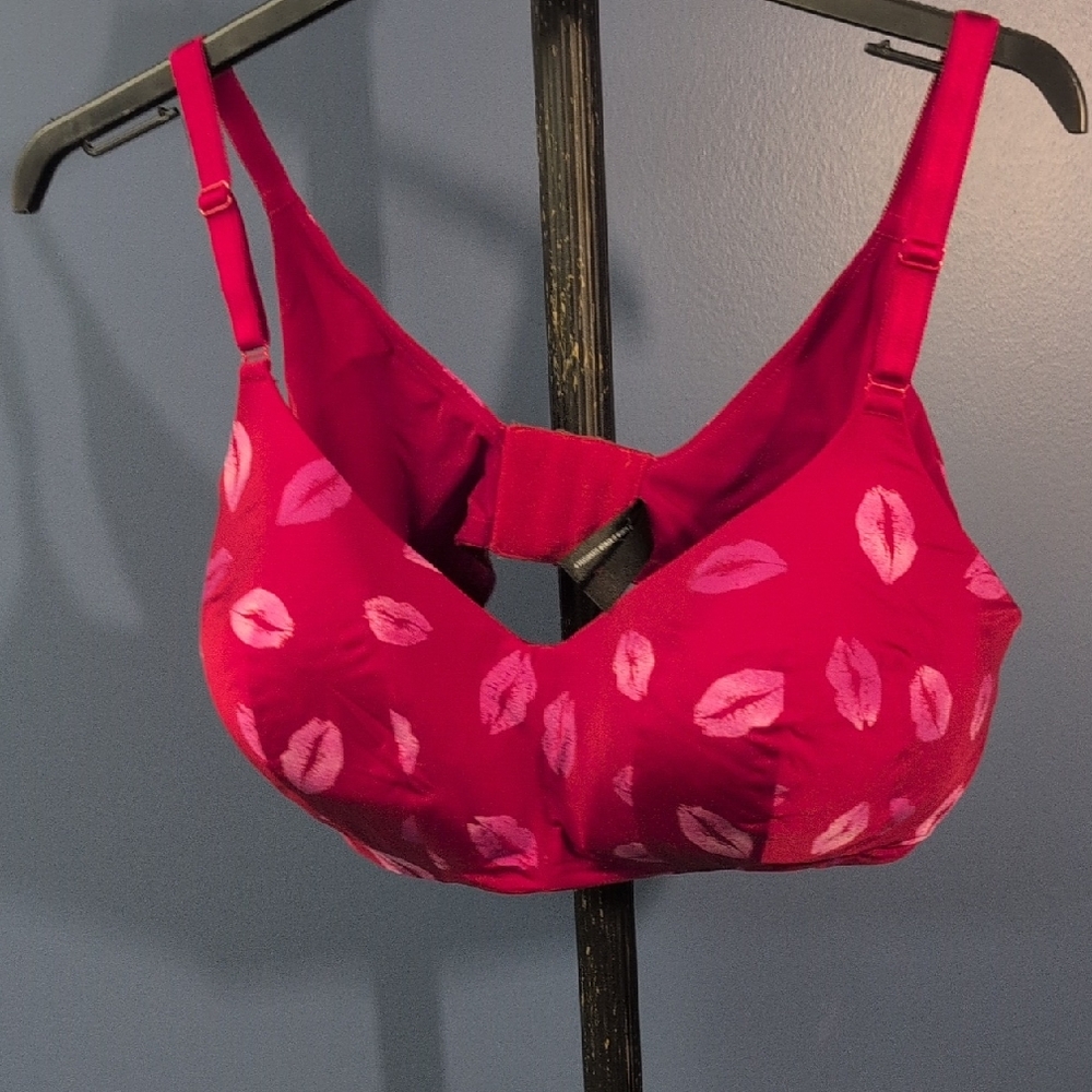 Playful Red Kiss Print Bra